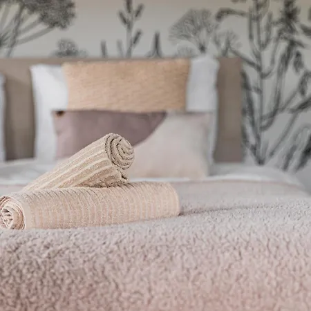 Holiday home Luxe Glamping Dahlia Meerssen